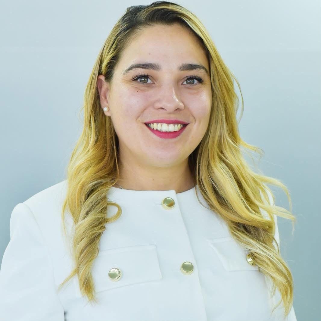 macamposr52's tweet photo. 📝 PERFIL FUERTE Y DE TERRITORIO:
Fanny Duarte oficializó su aspiración por el Distrito 3 Federal de Hermosillo. Honestidad comprobada para acompañar la gestión de @ClaudiaShein y el trabajo de @AlfonsoDurazo en @MorenaenSonora. 💪🔥
#FannyDuarte #Distrito3 https://t.co/P63Vf5OWur