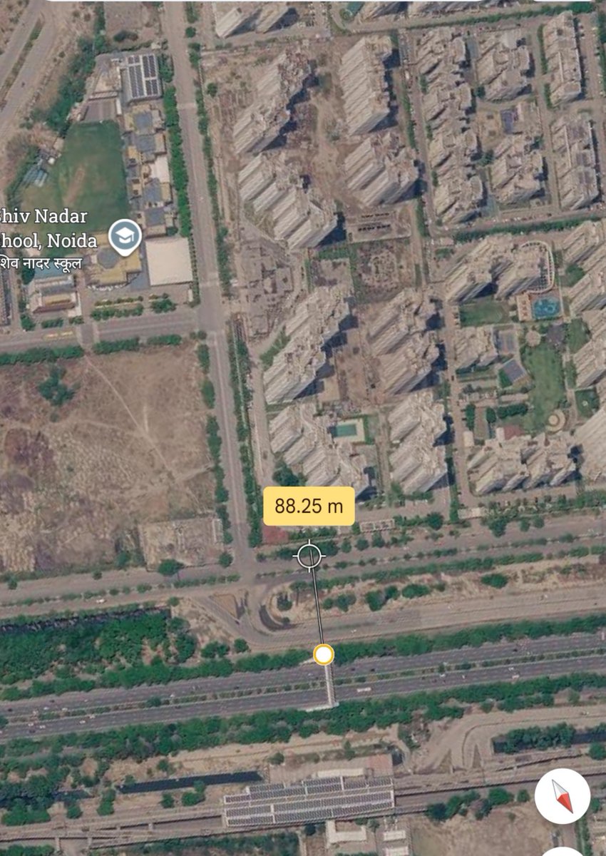 NoidaUpdatesX's tweet photo. Sector 142 skywalk is hardly any use, as it was built to cross highway but strangely it is neither connected to metro station 50 mtr away not the other side of housing sec 168 and office sector 135

Hardly 150 meter , should not cost you big @noida_authority @CeoNoida . @PankajSinghBJP Ji MLA kindly help with this important skywalk for ease of connectivity
