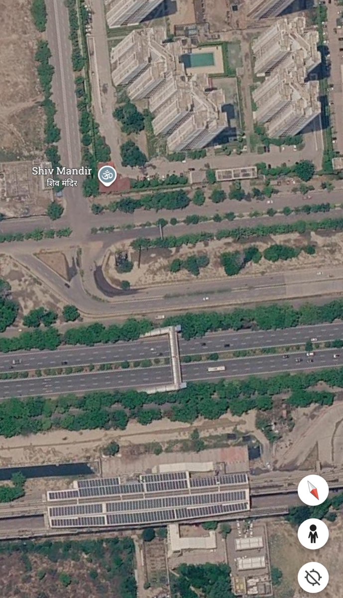 NoidaUpdatesX's tweet photo. Sector 142 skywalk is hardly any use, as it was built to cross highway but strangely it is neither connected to metro station 50 mtr away not the other side of housing sec 168 and office sector 135

Hardly 150 meter , should not cost you big @noida_authority @CeoNoida . @PankajSinghBJP Ji MLA kindly help with this important skywalk for ease of connectivity