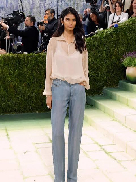 skittleluck's tweet photo. People who don't know bhavika and chanel were criticized (and rightfully so) for her 2026 Met Gala look for being too casual while other celebs showed up in lovely outfits. 

When has anyone steered away from not criticizing women. Atleast in this case it was kinda deserved. https://t.co/sbfr63SQFV