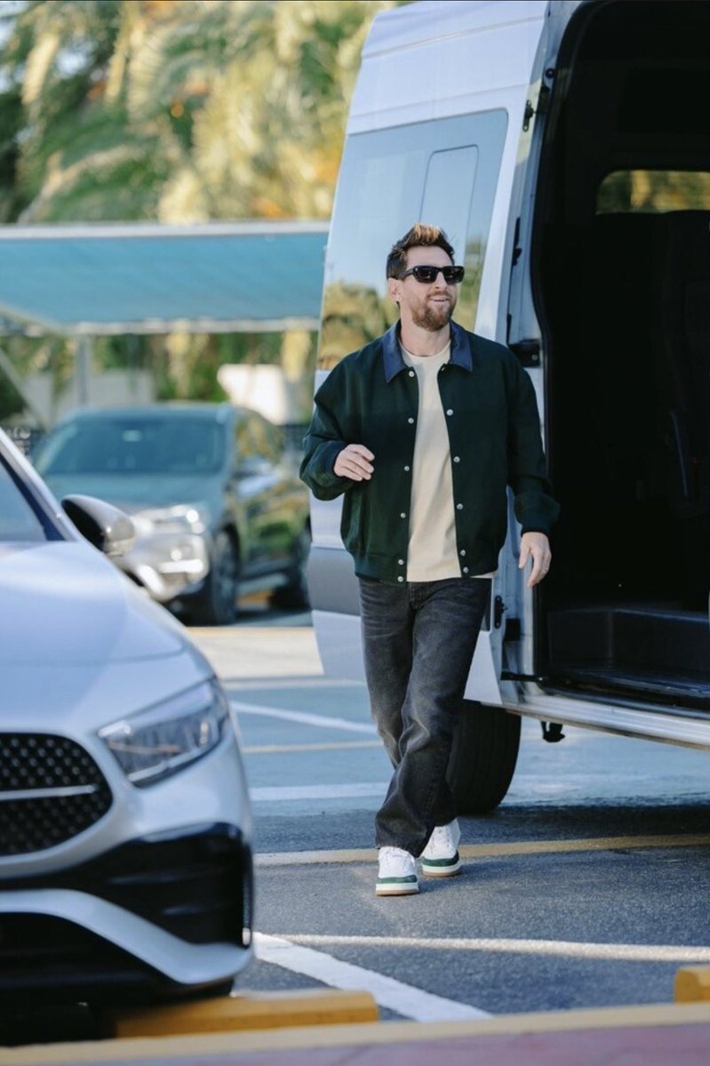 VictorChuksJr1's tweet photo. Messi arrives at Argentina training camp for national team farewell match 🩵😎 https://t.co/DJk6LBZYsR
