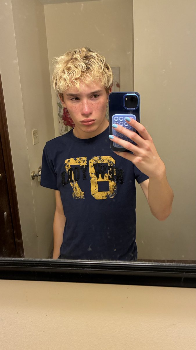 eviltwink212's tweet photo. I want more twink mutuals #nsfwtwt #gay #twink https://t.co/87kxqtNV5M