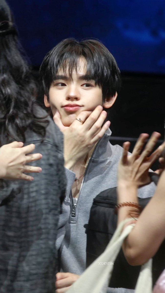 Yyandhttp's tweet photo. แก้มของเขาต้องนุ่มที่สุดในโลกแน่ๆ ฉันมั่นใจเลย!

#teeteepor 
#ตี๋ตี๋ป๋อ 
#porsuppakarn https://t.co/wauBXSaF5N