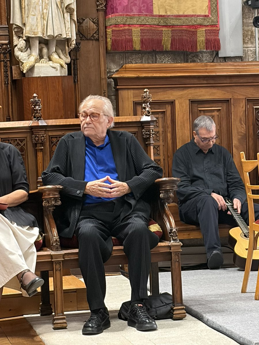 SoniaDeveRi's tweet photo. Ahir, al Saló de Cent, acte de reconeixement a l’arquitecte Josep Antoni Acebillo, una figura clau en la transformació urbana de Barcelona.

Una ciutat també es construeix reconeixent aquells que han contribuït a fer-la i a projectar-la al món. https://t.co/RRuFvkGMO6