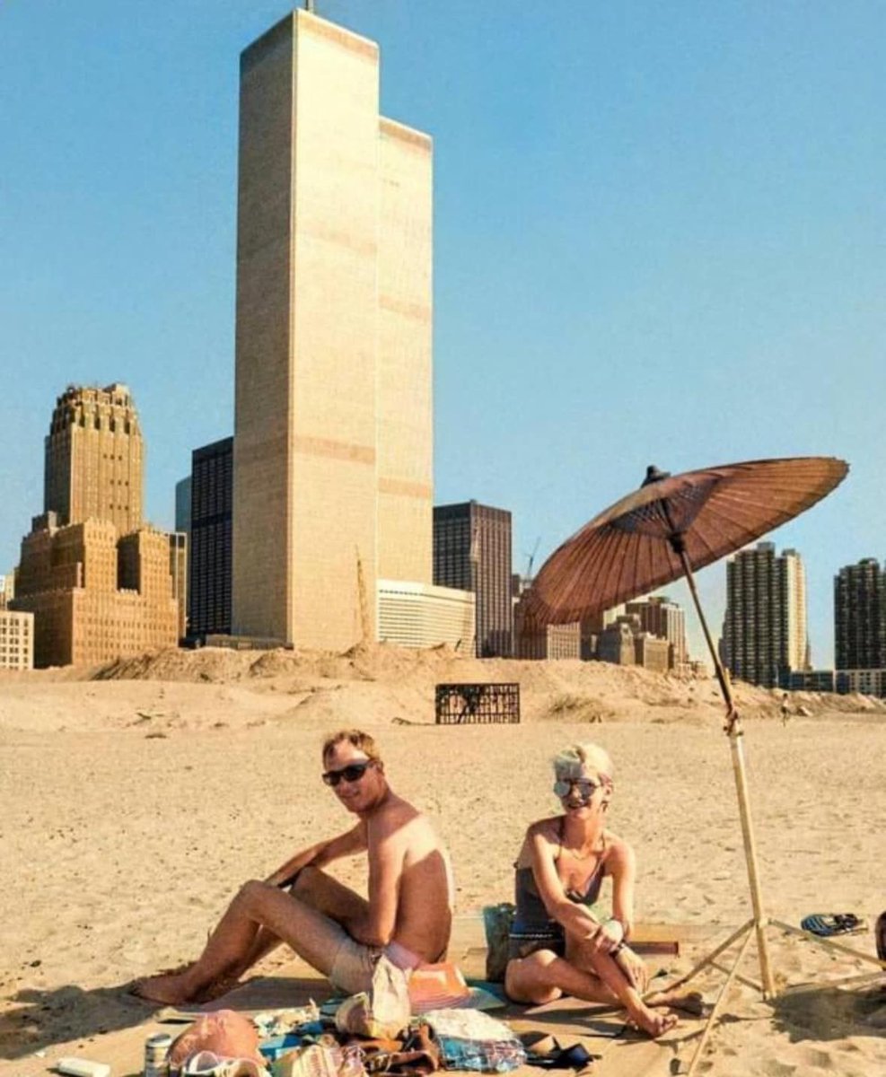 fasc1nate's tweet photo. On the Beach, Manhattan, 1977.

More brilliant historical photos: https://t.co/VL9mxUrlIW https://t.co/PPMqtTBExP