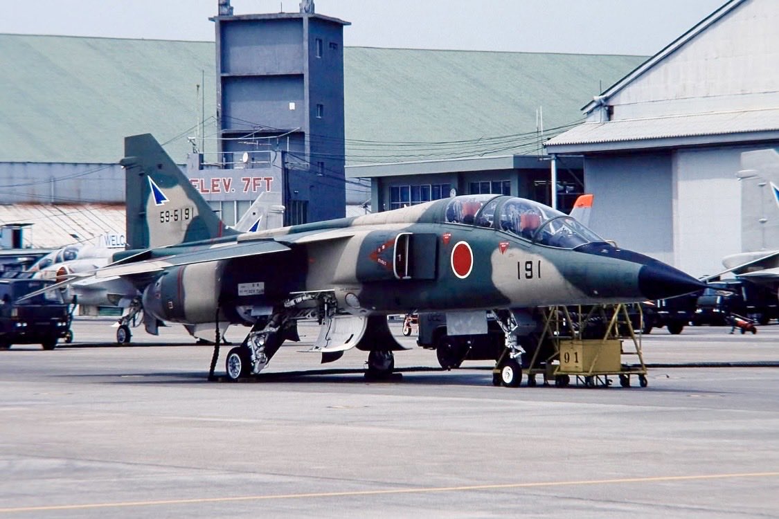 0w2pmY8c6oJ292i's tweet photo. 21SQ時代のF-1迷彩のT-2 191号機
#いかすF1T2見たい 
#松島基地 https://t.co/Nep9k0cRG1