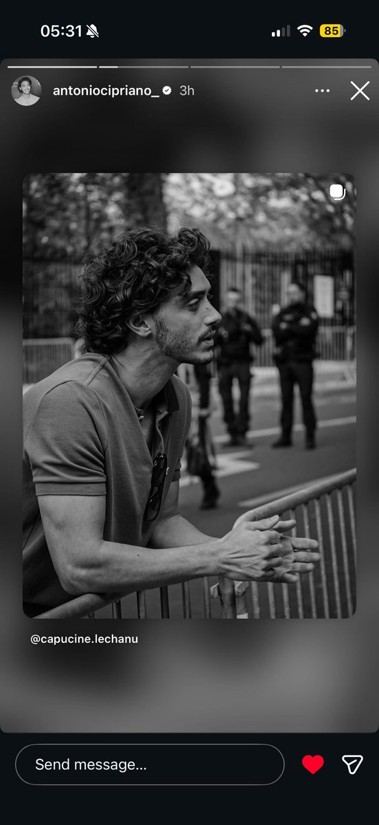 YouthBurzek's tweet photo. Je ne m’attendais pas à ce qu’un simple post avec mes photos prenne une telle proportion !! Je n’ai plus aucun contrôle sur la situation et c’est totalement fou https://t.co/bGM1ds6TMH