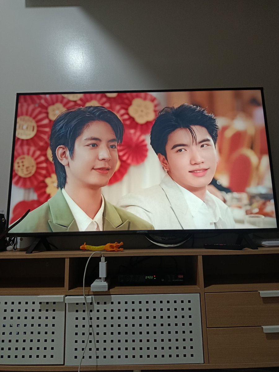 jp_dechchart's tweet photo. nanood rin ako ng weirdo 101 sa tv nung nag staycation kami, tawang tawa ako kasi sabi ni tita, ikaw lang naman nakakaintindi niyan HAHAHA https://t.co/QryjZGf92b