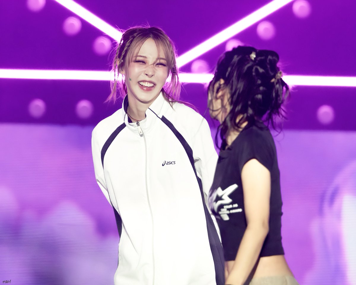byulbells's tweet photo. i love when byulie smiles like this https://t.co/2uKyXvF332