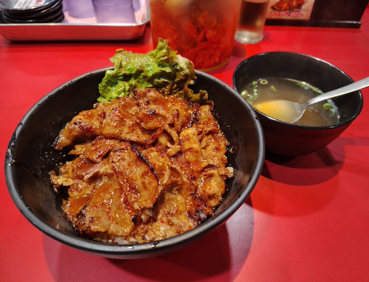 kobe_machiguide's tweet photo. 三宮高架下の焼肉丼「十番」が今年も10月10日「十番の日」を開催予定。30周年で「カルビ丼（店内）」「十番のたれ」が300円になるようです。 https://t.co/EaP5c9D5b9