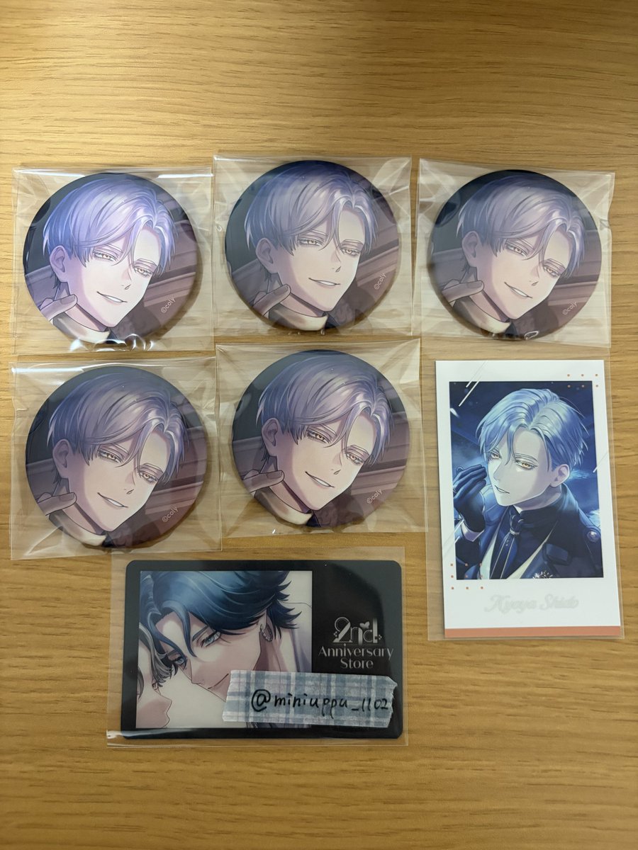 miniuppu_1102's tweet photo. @kaname_bub はじめまして、検索より失礼致します。当方、画像のものを所持しております。缶バッジ、フォトカとも新名プリクエルとの交換は可能でしょうか。ご検討よろしくお願いいたします。🖤 https://t.co/liV0F7kogH