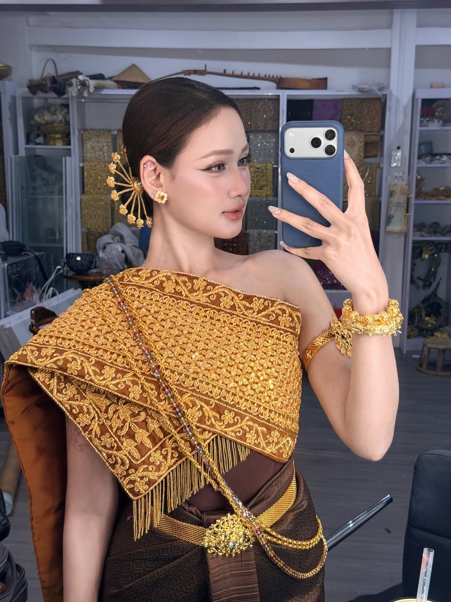 ReidaKimie's tweet photo. Khmer Traditional dress https://t.co/vwSDZ4fSik