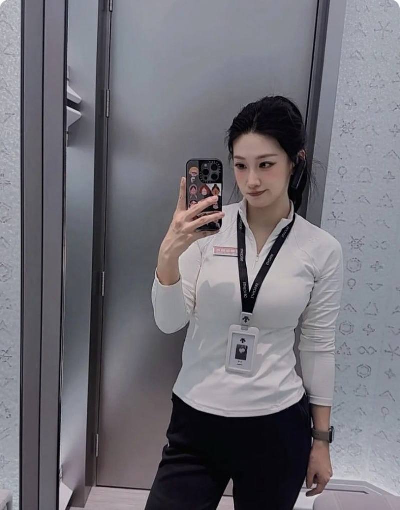 yexunxxx's tweet photo. #佳木斯 #迪桑 #泄密 #调教
抖音上几万人天天刷着要佳木斯迪桑特女销售刘佳的试衣间完整视频，这次直接把她出轨的聊天记录一起甩出来了，这招杀人诛心了 https://t.co/HRxwBgtm8Q