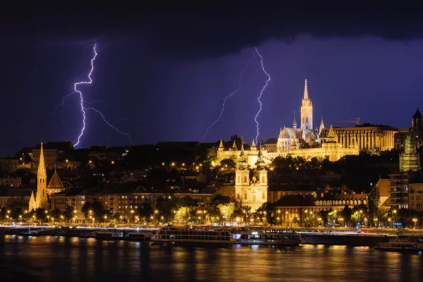 DNewsHungary's tweet photo. Hungary’s ‘Indian summer’ is coming to an end – heavy rain and sharp cooling on the way dnh.​news/TVnn1l Click to read more #hungary #dailynewshungary https://t.co/t0Qzq94cwX