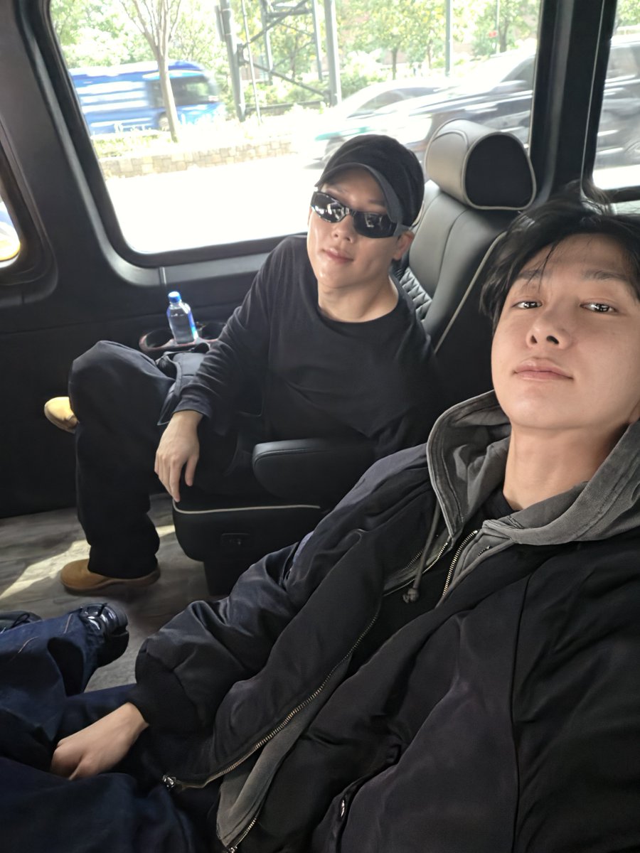 OfficialMONSTAX's tweet photo. 공연 때마다 창균이 몫까지 하느라 두 배로 힘들 텐데 열심히 해줘서 너무 고맙고 너의 그 노력이 너를 더 환하게 비춰주는 빛이 되길 바랄게 생일 축하하고 시차 다르니까 생일 이틀하자😁 #형원 https://t.co/ExlglxMpo0