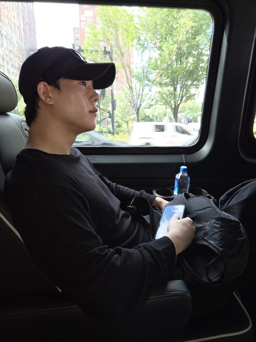 OfficialMONSTAX's tweet photo. 공연 때마다 창균이 몫까지 하느라 두 배로 힘들 텐데 열심히 해줘서 너무 고맙고 너의 그 노력이 너를 더 환하게 비춰주는 빛이 되길 바랄게 생일 축하하고 시차 다르니까 생일 이틀하자😁 #형원 https://t.co/ExlglxMpo0
