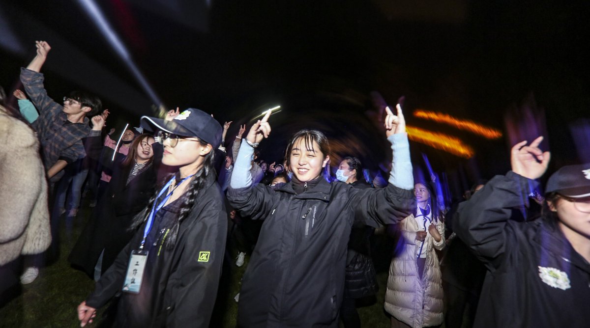 DeepGalaxyig7m's tweet photo. I met Chen Wunai at the event, he’s such a cool and reliable person. https://t.co/YBVG7eF3JP