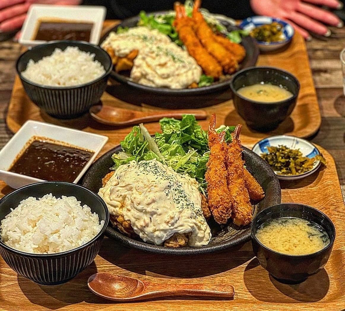 KerjoAyato's tweet photo. Selamat siang, Ayaka. @KerjoAyaka 

Rasanya sudah lama sekali saya tidak berbincang denganmu. Apa Ayaka masih marah karena saya tinggal di malam hari pertama kita sampai di sini?

Jangan lupa untuk makan siang dan jaga kesehatan, ya. 🫳🏼 https://t.co/5lzOXn7mwe