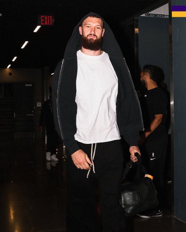 charakez's tweet photo. The Lakers looked better tonight in the 1st game of the Luka led era than any single game I can recall from the LeBron era.

Sorry bron fans, but the truth hurts. https://t.co/TyW2MDt1b8