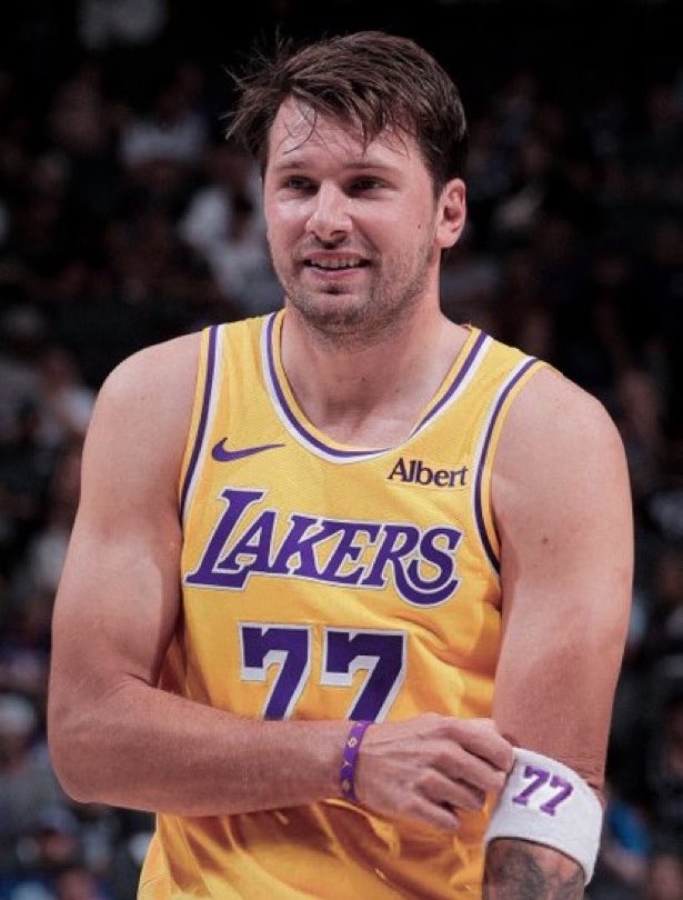 charakez's tweet photo. The Lakers looked better tonight in the 1st game of the Luka led era than any single game I can recall from the LeBron era.

Sorry bron fans, but the truth hurts. https://t.co/TyW2MDt1b8