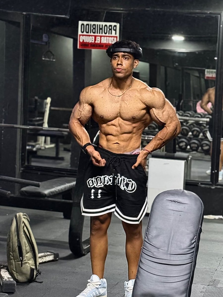 MuscleProjectMx's tweet photo. Enormous biceps of a Mexican bodybuilder https://t.co/tb8e2aiq53