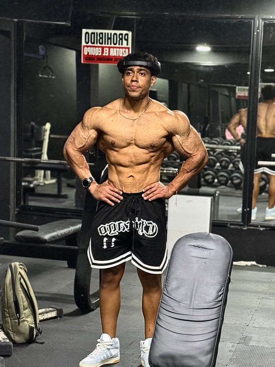 MuscleProjectMx's tweet photo. Enormous biceps of a Mexican bodybuilder https://t.co/tb8e2aiq53