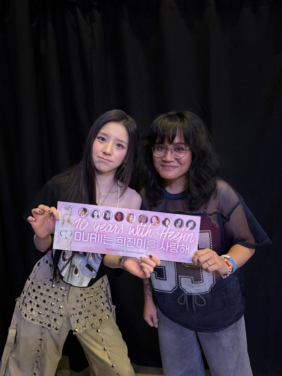 heynowokay's tweet photo. Toronto Ourii are the best ππ amazing vibes and energy and everyone was so sweet
Thank you all for taking slogans!!!!! Iβm so glad the girls got them!!!!!!!!
#ARTMS #ARTMSinToronto https://t.co/Wvs3Jx3Jfv