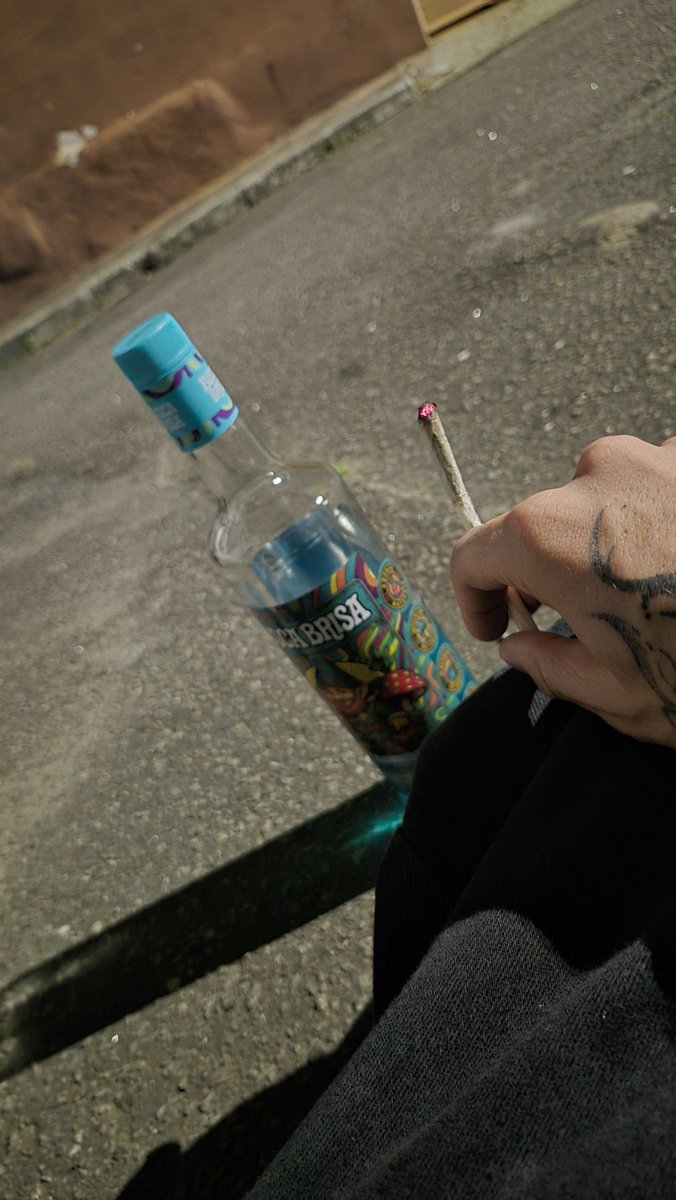 m7glzn__'s tweet photo. A brisa vai me pegar mais cedo 💨 https://t.co/89tHMa8b0K