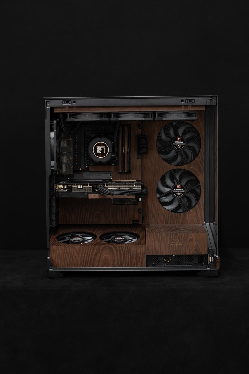 Aguel_design's tweet photo. Collab with @Montech_hq 
Sky3 case with @Noctua_at fans and dark walnut panels 👌🏻
Simple and elegant style https://t.co/7LgONlkmLE