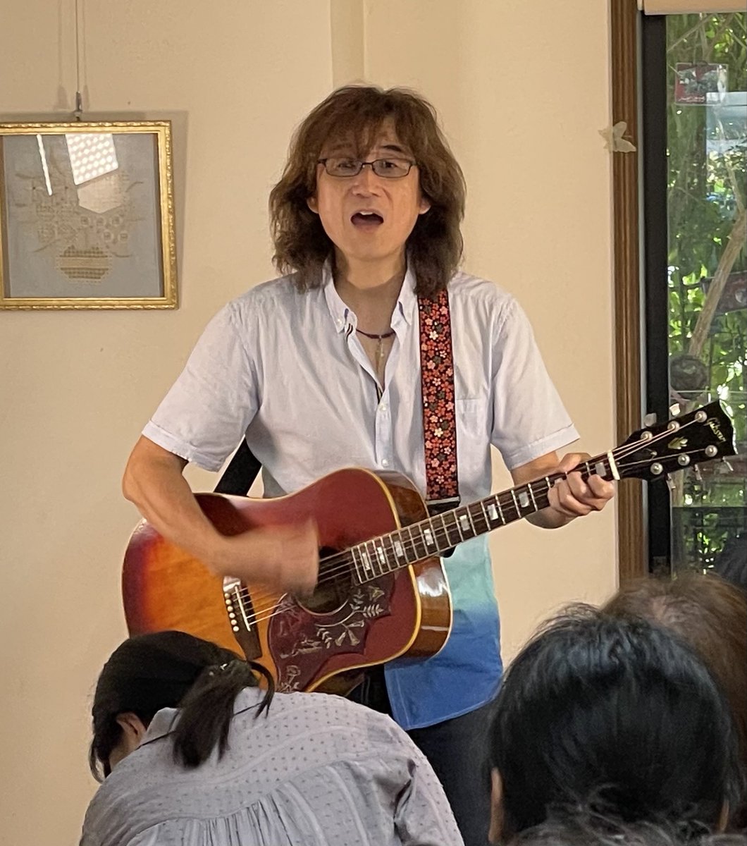 750fTetsuro's tweet photo. 先週末、年に一度の関西ツアーが無事終了しました！皆さんと会えて嬉しかったよー！芦屋の樹さんライブもポンちゃんやモーリーさんとも盛り上がれて最高でした😀
また来年お会いしましょう♪
#ギャラリー樹
#トコナッツ
#PONchan
#てつろう https://t.co/VXGKn834OH