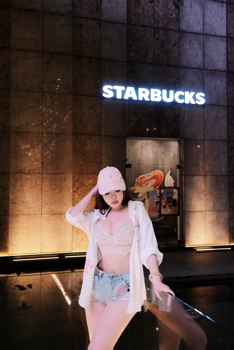 anhpiiu's tweet photo. Dạo phố một mình cũng khá thích
Có ng dạo phố cùng thì thích hơn =)) https://t.co/mAEfFfsYKF
