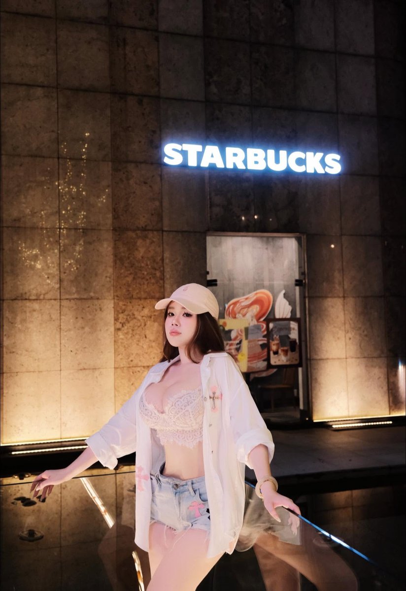 anhpiiu's tweet photo. Dạo phố một mình cũng khá thích
Có ng dạo phố cùng thì thích hơn =)) https://t.co/mAEfFfsYKF