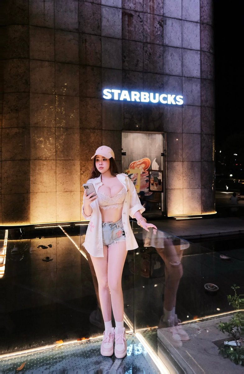 anhpiiu's tweet photo. Dạo phố một mình cũng khá thích
Có ng dạo phố cùng thì thích hơn =)) https://t.co/mAEfFfsYKF