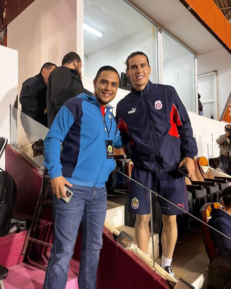 fermdlyhormi's tweet photo. Que se hizo el oso González? Se ve súper chavito https://t.co/vyHcmWHO8C