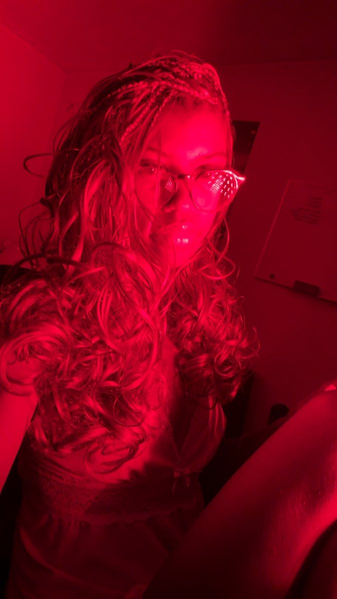 saintlyesoteric's tweet photo. #love red light therapy <3 https://t.co/vTp7cX0vQh