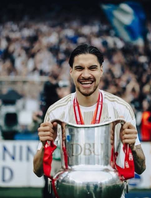Persfootball's tweet photo. “Players in small overseas clubs that have won nothing and will probably never win anything  in their careers” they said. https://t.co/wboIV84x2w