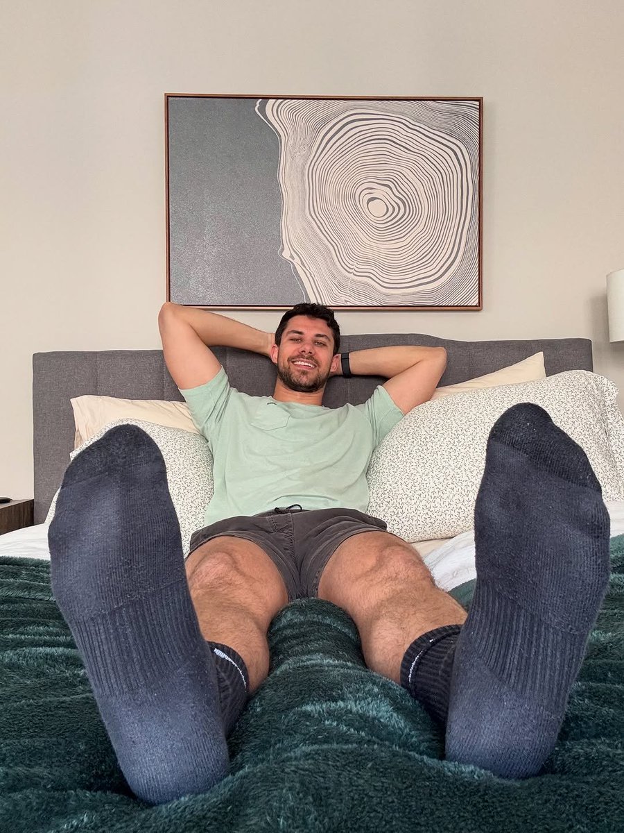 jockchi23432's tweet photo. Look at the peak of power. You don't get to witness this level of strength for free. 

Tribute for the view. Your wallet drains while my feets shine. 💪👑 

#Findom #feetDominance #BicepGoddess #CashMaster #PayToLook  #finsub #feets #findomfeet #tribute #alpha https://t.co/UodRwLelXh