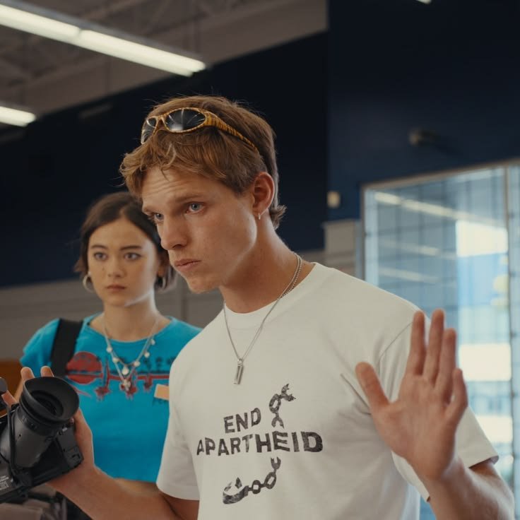 Floperit0's tweet photo. Me veria bien con la camiseta de Bobby??
.....
#backrooms #kaneparson #a24 https://t.co/2nrX0hVPHo