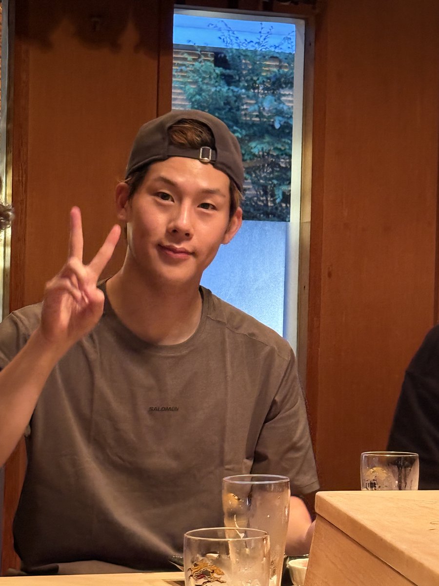 OfficialMONSTAX's tweet photo. 사랑하는 허니의 생일을 축하합니다 ! 어떤 상황에서든 긍정적이려 하는 모습은 내가 본 사람중에 가장 대단하고 멋진 사람 같아 가까이 있으면 나도 좋은 영향력을 받게 해주는 주헌이 태어나줘서 진심으로 너무 고마워 함께해줘서 또 너무 고마워어어 #민혁 https://t.co/CirPG9qbxQ