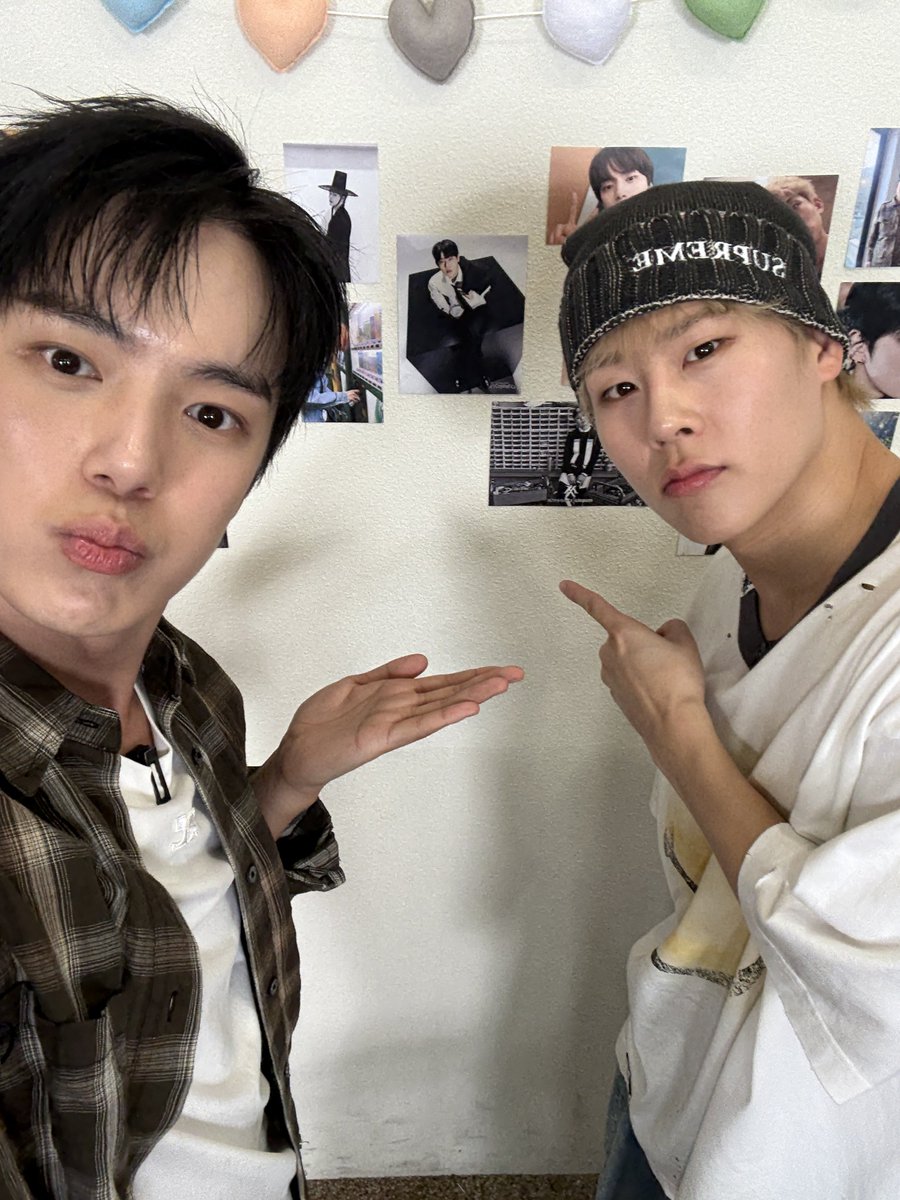 OfficialMONSTAX's tweet photo. 사랑하는 허니의 생일을 축하합니다 ! 어떤 상황에서든 긍정적이려 하는 모습은 내가 본 사람중에 가장 대단하고 멋진 사람 같아 가까이 있으면 나도 좋은 영향력을 받게 해주는 주헌이 태어나줘서 진심으로 너무 고마워 함께해줘서 또 너무 고마워어어 #민혁 https://t.co/CirPG9qbxQ