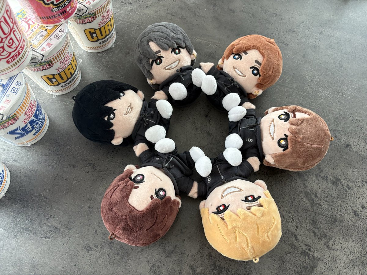 5Strawberry11's tweet photo. いつも入れてるところから出したらみんなくっついてきてかわいい😭💕 https://t.co/F5B4sPex13