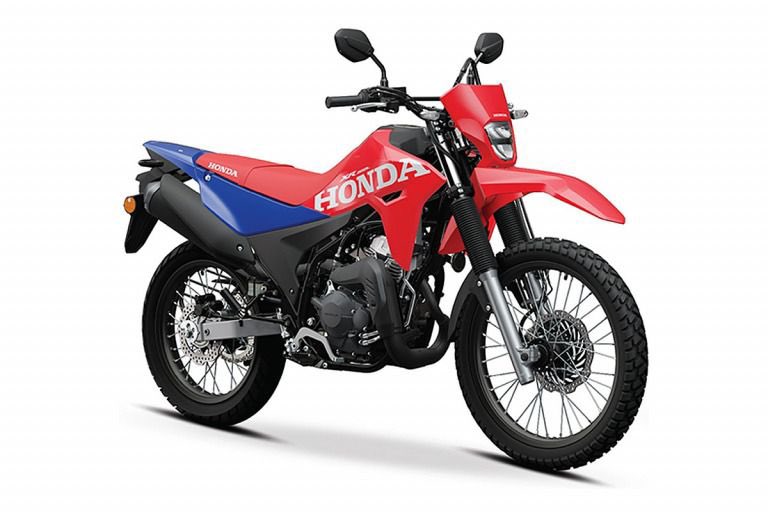 PutiMotor's tweet photo. ホンダのインド二輪車法人ホンダ・モーターサイクル・アンド・スクーター・インディア（HMSI）が、293.5cc空冷単気筒のトレール「XR300L」と、そのツーリング仕様「XR300 Rally」の予約受付を開始。

価格はXR300Lが18万3000ルピー（約30万円）、XR300ラリーが20万8000ルピー（約34万円）。

詳細な仕様は2026年10〜12月に公開。

https://t.co/teIHbmMEX8