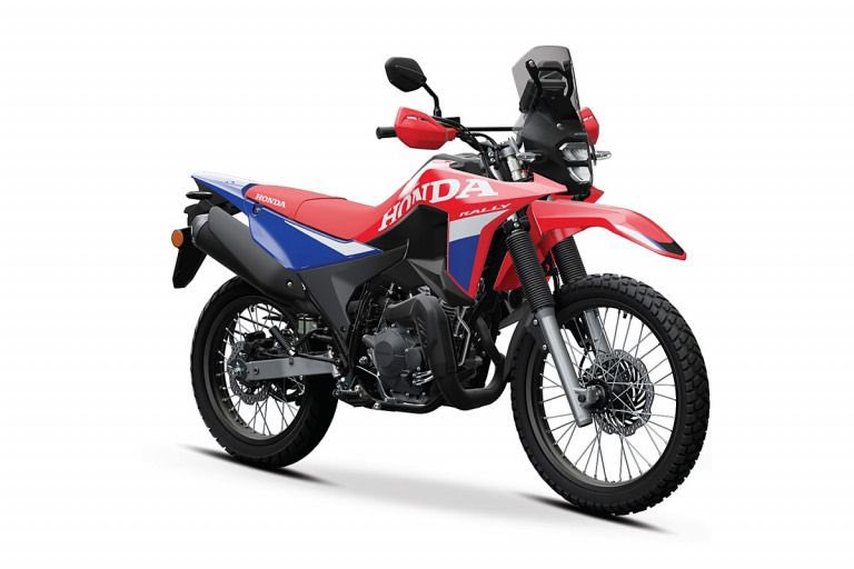 PutiMotor's tweet photo. ホンダのインド二輪車法人ホンダ・モーターサイクル・アンド・スクーター・インディア（HMSI）が、293.5cc空冷単気筒のトレール「XR300L」と、そのツーリング仕様「XR300 Rally」の予約受付を開始。

価格はXR300Lが18万3000ルピー（約30万円）、XR300ラリーが20万8000ルピー（約34万円）。

詳細な仕様は2026年10〜12月に公開。

https://t.co/teIHbmMEX8