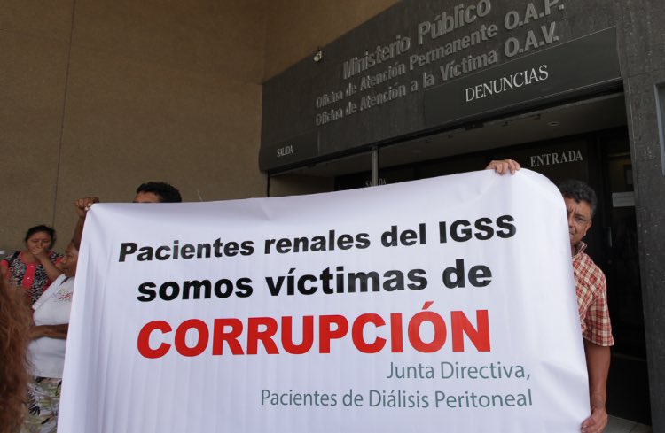 JodyReporta's tweet photo. ❤️‍🩹Ojalá que en Guatemala nunca se olvide el nombre de Sorayda Macz, la paciente renal que lideró la denuncia del caso IGSS-Pisa, la víctima mortal que muestra que la corrupción mata. La conocí en 2015, cuando luchaba junto a sus compañeros pacientes; todos murieron sin justicia. https://t.co/GJZBmGSQ6W