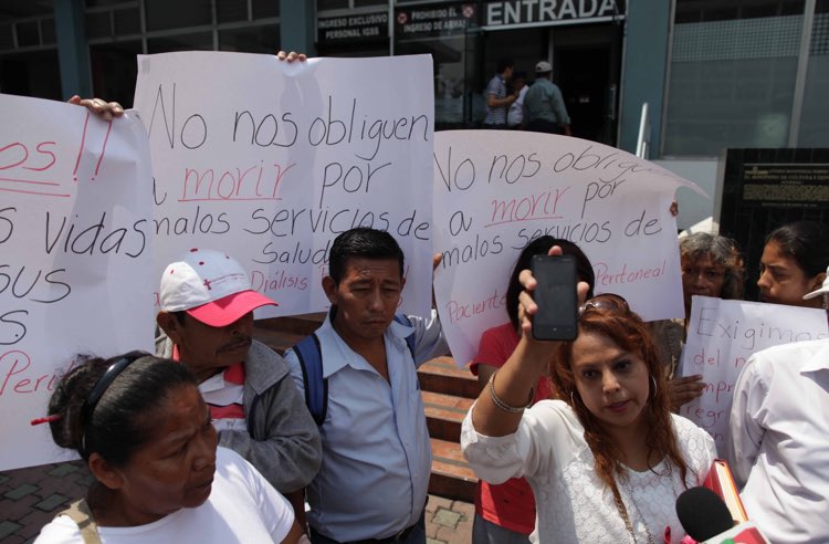 JodyReporta's tweet photo. ❤️‍🩹Ojalá que en Guatemala nunca se olvide el nombre de Sorayda Macz, la paciente renal que lideró la denuncia del caso IGSS-Pisa, la víctima mortal que muestra que la corrupción mata. La conocí en 2015, cuando luchaba junto a sus compañeros pacientes; todos murieron sin justicia. https://t.co/GJZBmGSQ6W