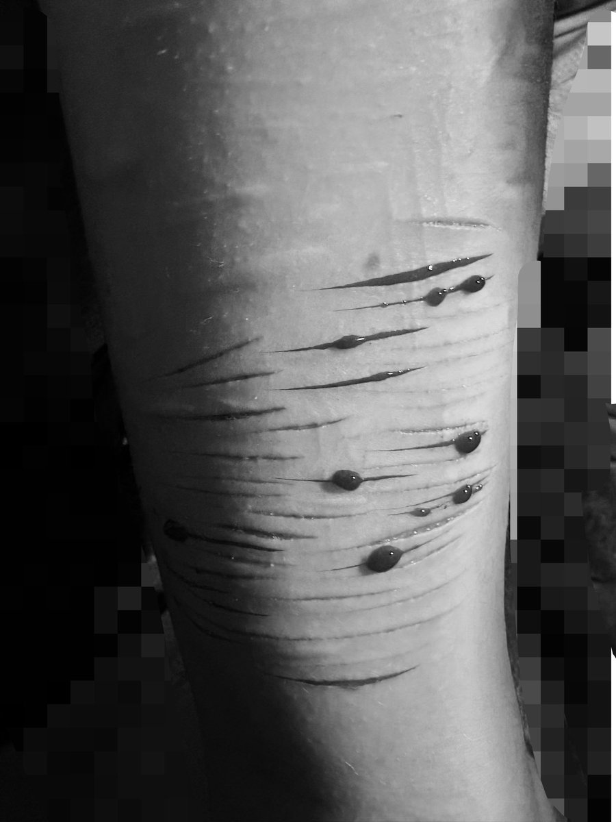 qkxiola's tweet photo. small sesh i didn’t even want to do my tools are so dull 
⚠️sfx halloween makeup, not real. do not replicate at home ⚠️ https://t.co/D8f6m5dRw9