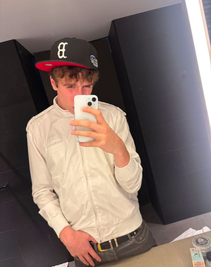 FREAK4JAEM's tweet photo. #natesibselcaday back when I was mogging 🔥🔥🔥 https://t.co/opaoayVYmf