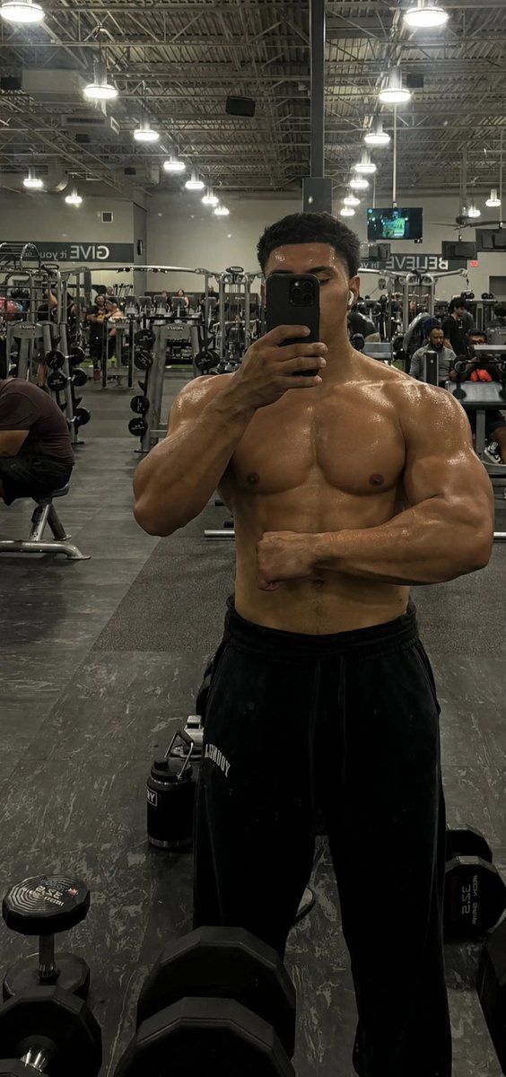 jmnz_liftz's tweet photo. Needa be worshipped after the gym 💪🏽 https://t.co/SkuGn05bEr