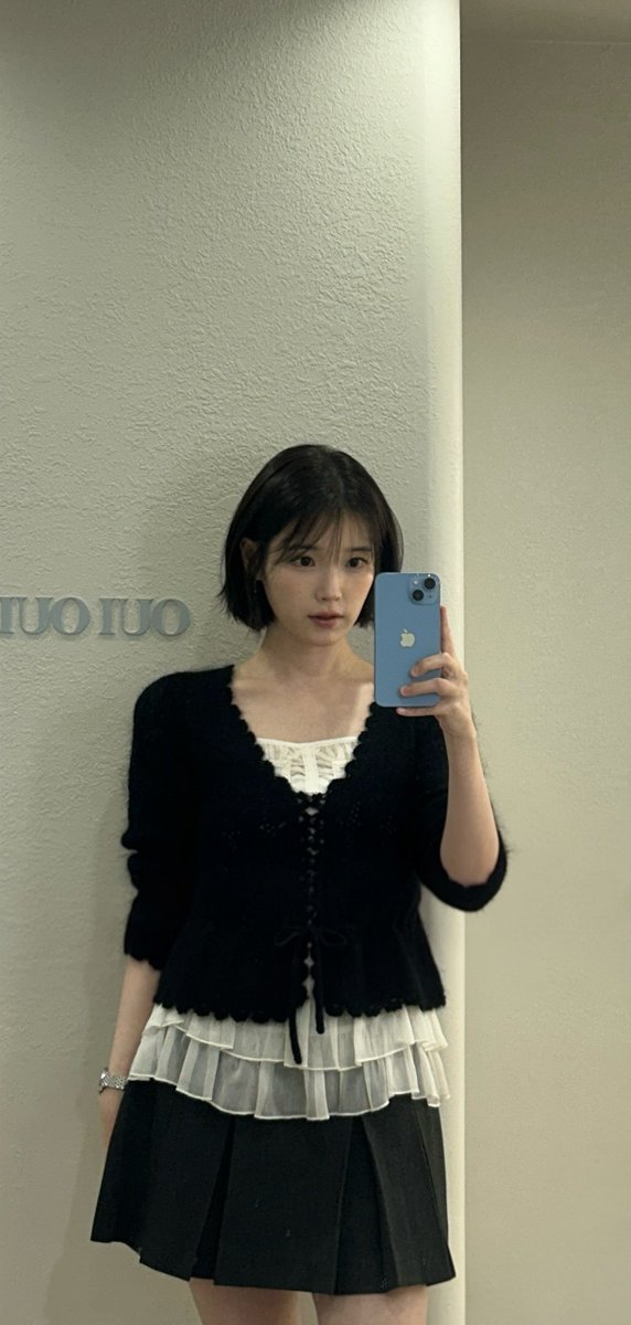 wyjc516's tweet photo. 아이유시 
IU Instagram 
mobile wallpaper 
#아이유 #IU
#유애나화력은_스밍으로부터
#애나야_스밍하자
#이별로부터 #UnknownPlanet
#Dear_my_crazy_soulmate https://t.co/bv80OuRNaB
