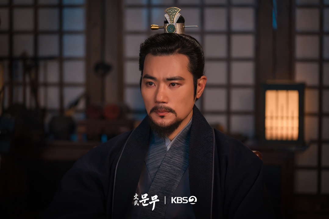 KBS_drama's tweet photo. [📸]

신라의 운명을 짊어진 지략가
삼국통일을 향해 나아가는 김춘추 김강우🗡️

🏹 600년간 이어진 전쟁과 삼국 내부의 격변 속에서 승리를 위해 모든 것을 건 지도자들의 이야기를 그린 드라마

KBS 2TV 대하드라마 [문무]
11월 14일 (토) 첫 방송

#KBS #문무 #이현욱 #장혁 #김강우 #박성웅 https://t.co/ZCkM9WRuOV